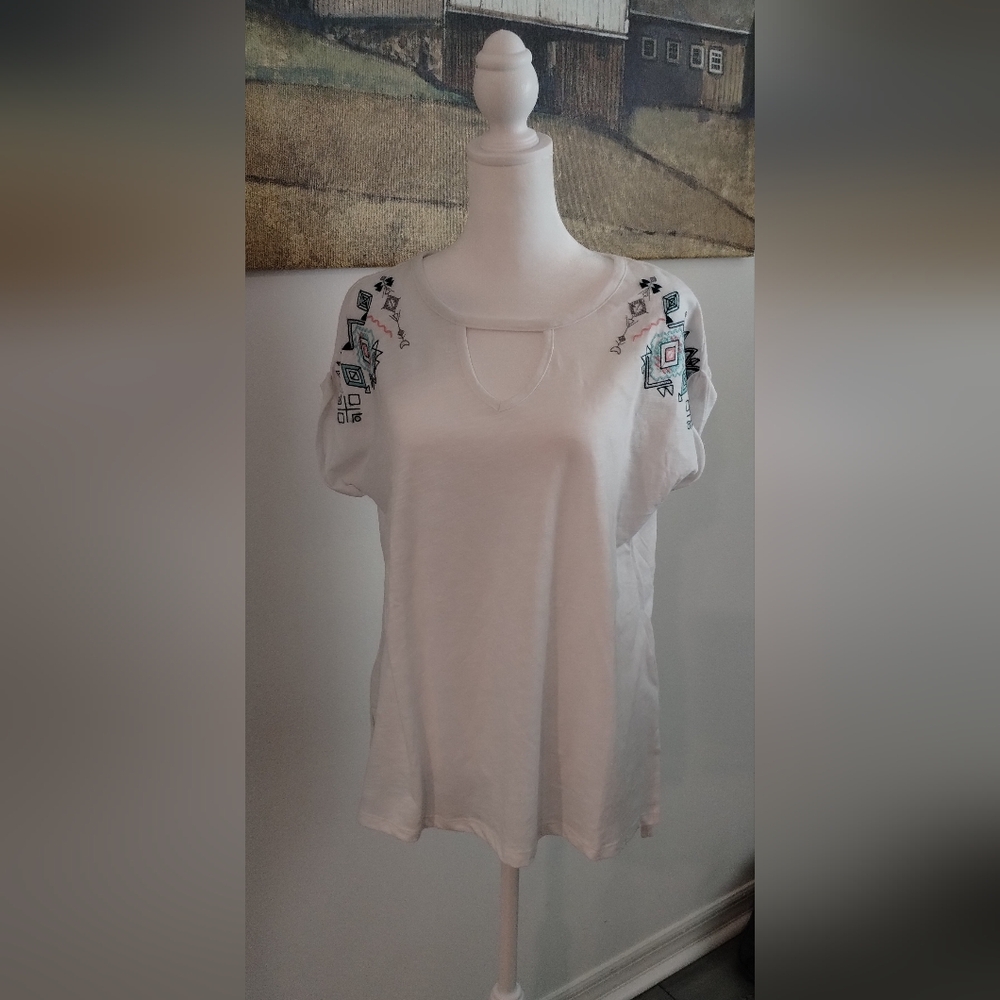 a.n.a White Short Sleeve Top with Geometric Shoulder Embroidery